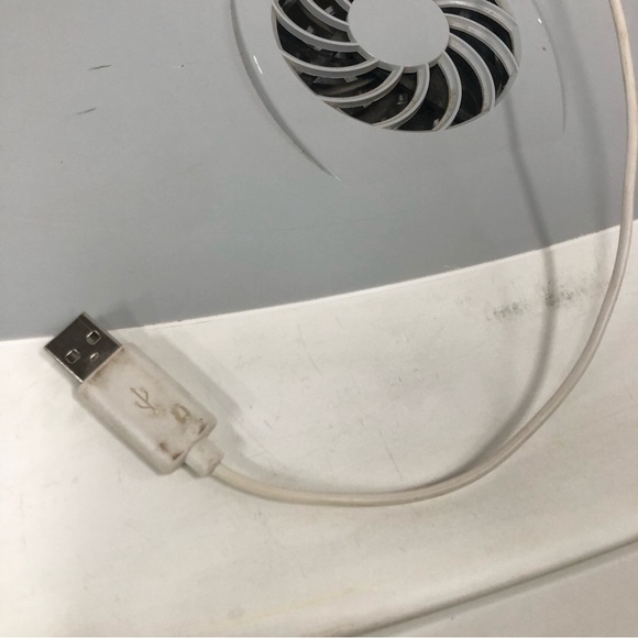 BELKIN COOLING LAPTOP STAND WITH USB CORD IN WHITE - Picture 5 of 8